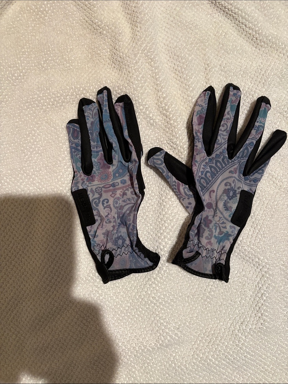 Woman’s size 7 Kerrits Paisley Pattern Lightweight Riding Gloves - Black Trim